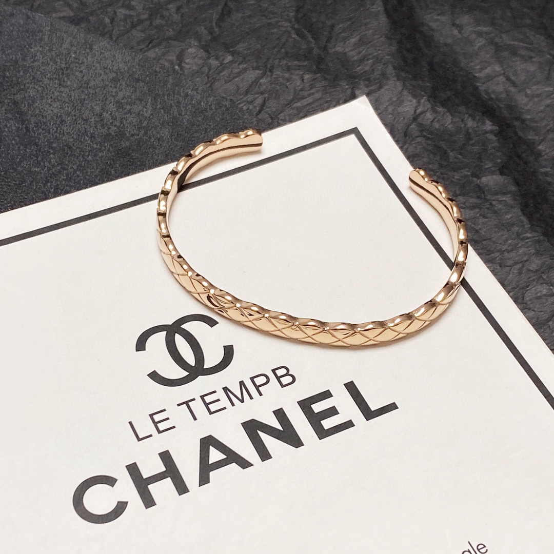 Ch**el Coco Crush Bracelet Gold For Women