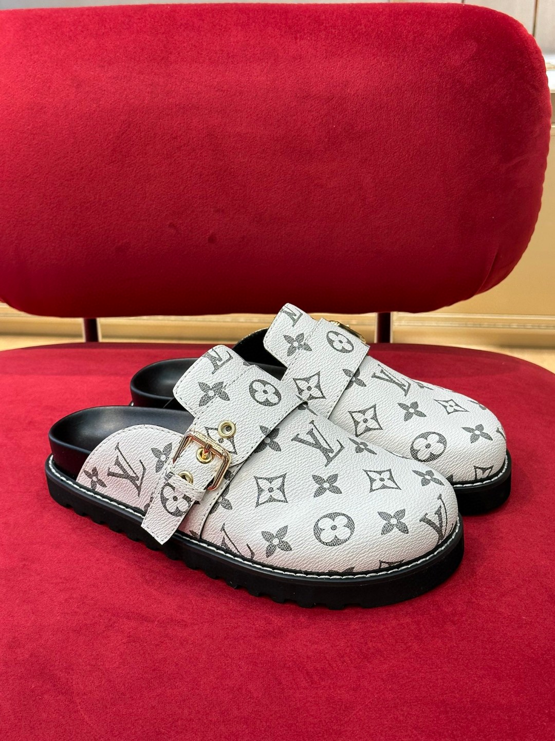 L0vis Vvtt0n LV Easy Mule Monogram Canvas White For Men