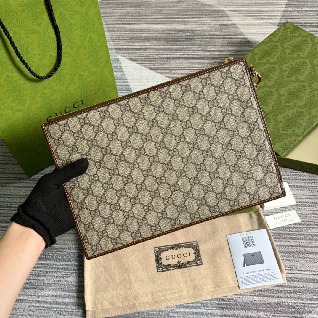 Pouch With Interlocking G Brown For Men 12in/30.5cm 672953 92TCG 8563