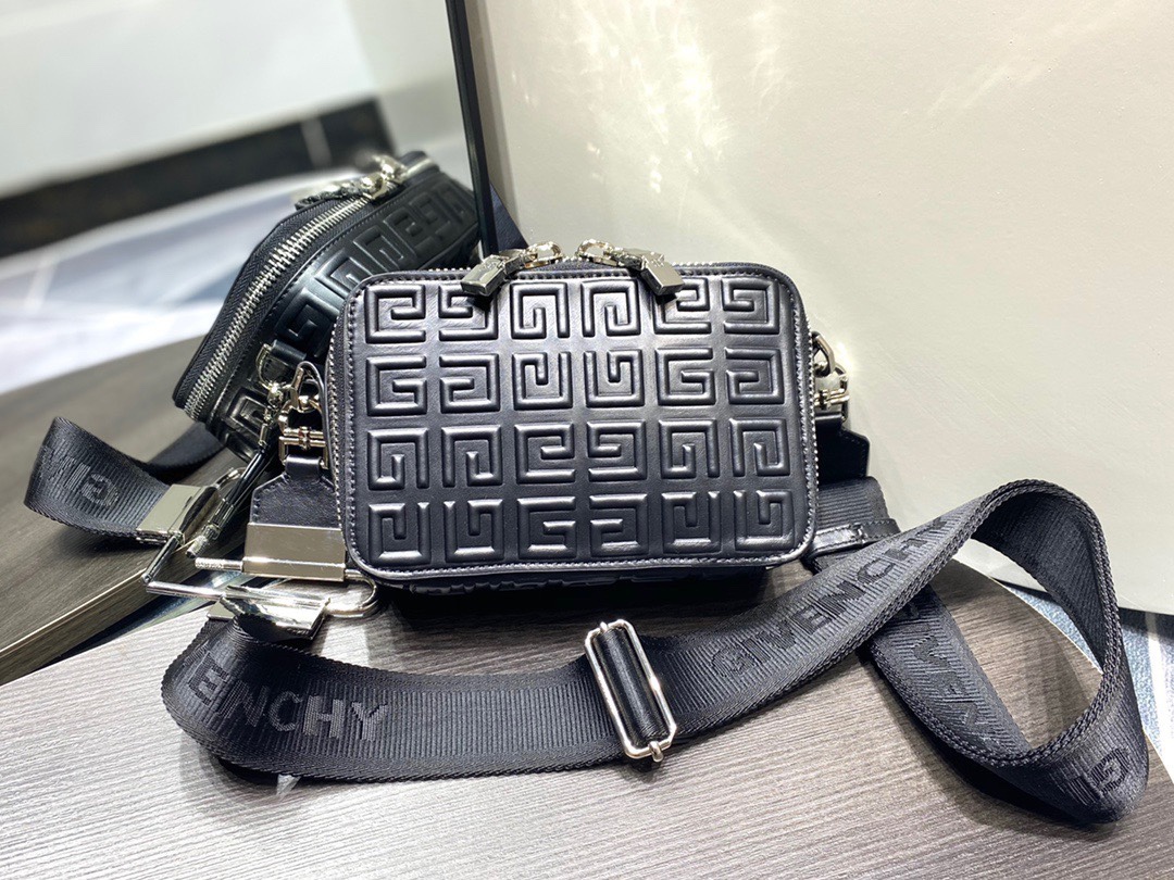 Givenchy Antigona Grained Camera Bag Black For Women‎ 7.3in/18.5cm