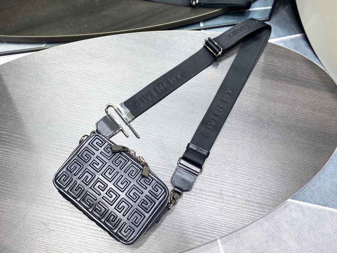 Givenchy Antigona Grained Camera Bag Black For Women‎ 7.3in/18.5cm