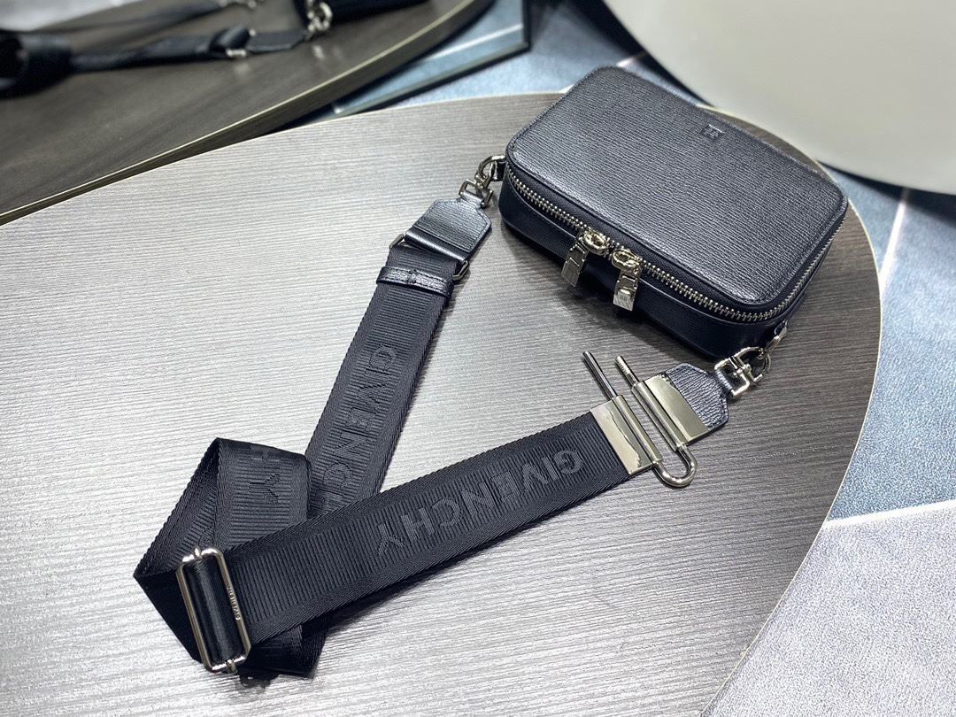 Givenchy Antigona Grained Camera Bag Black For Women‎ 7.3in/18.5cm