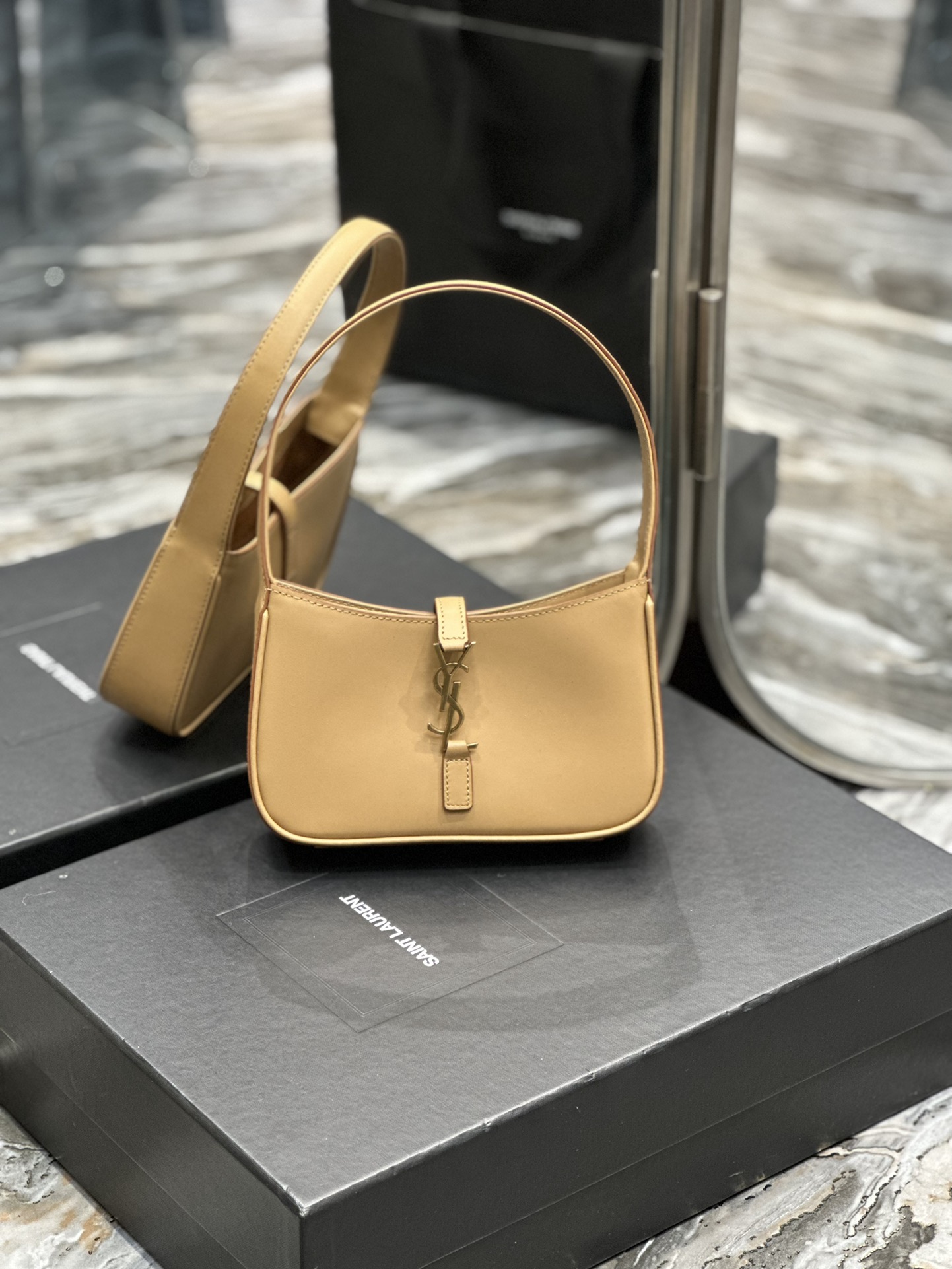 Sa1nt Lau*nt Le 5 A 7 Mini Black/Brown For Women‎ 7.5in/19cm 7103182R20W1000