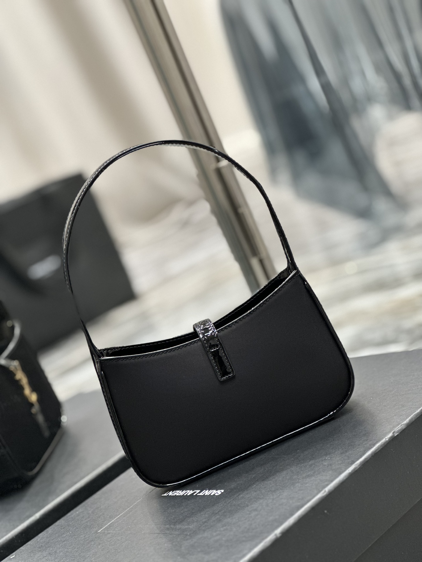Sa1nt Lau*nt Le 5 A 7 Mini Black For Women‎ 7.5in/19cm