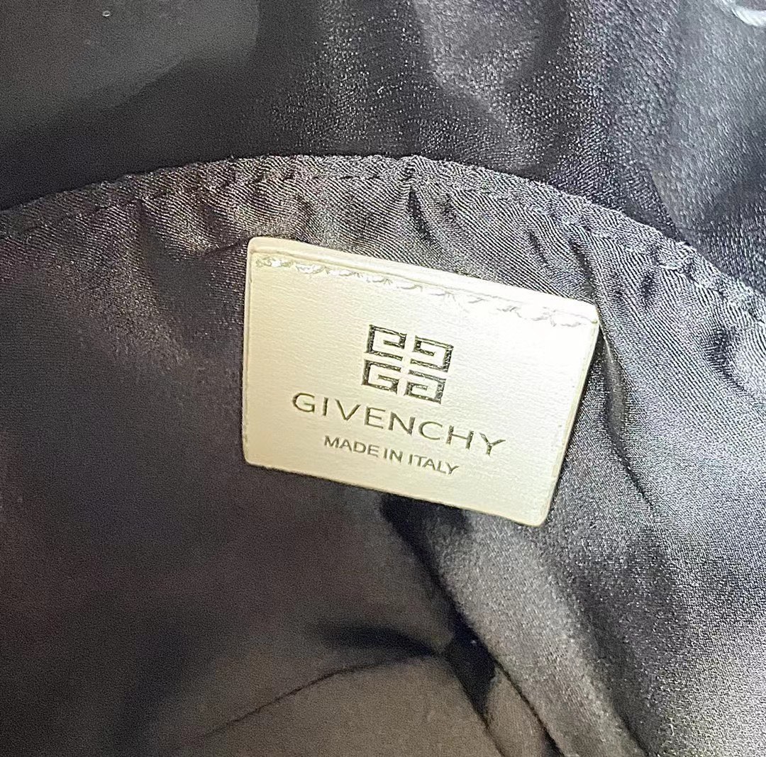 Givenchy Mini Cut Out Bucket Bag Black/White For Women‎ 6.3in/16cm BB50NRB1GV 001