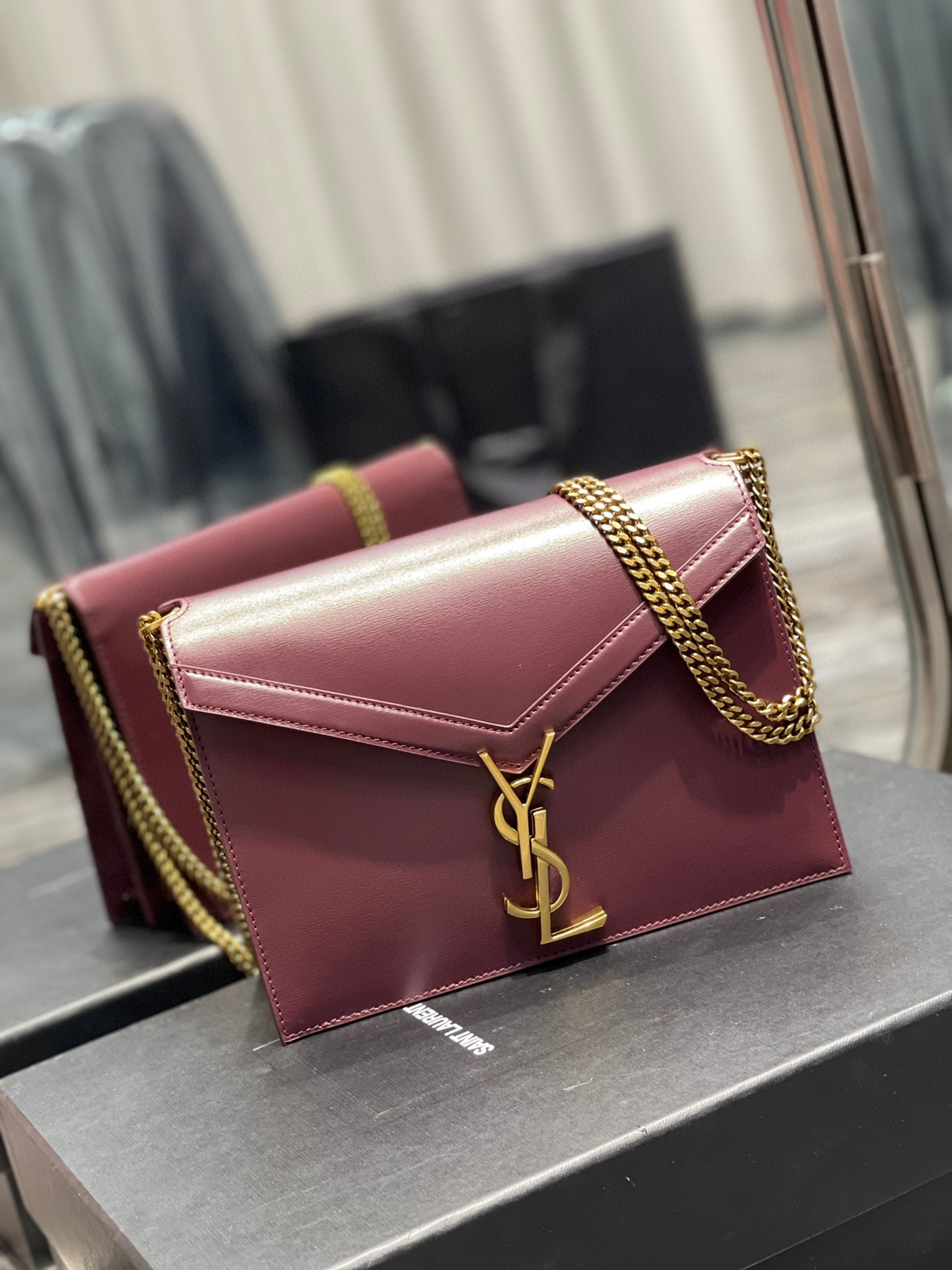 Sa1nt Lau*nt Cassandra Medium Chain Bag Black/White/Red/Green/Burgundy For Women‎ 8.6in/22cm