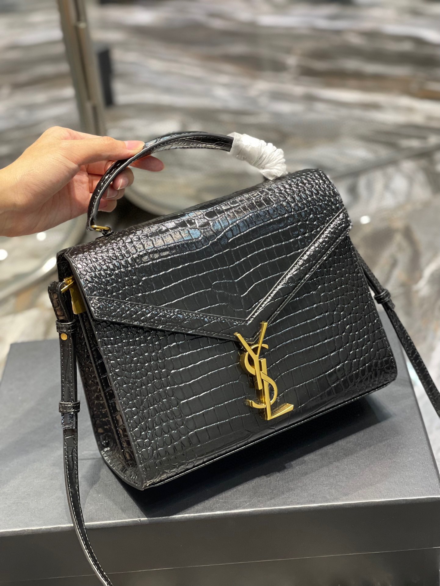 Sa1nt Lau*nt Cassandra Medium Top Handle Bag Black/White For Women‎ 9.6in/24.5cm 6239310SX0W9207