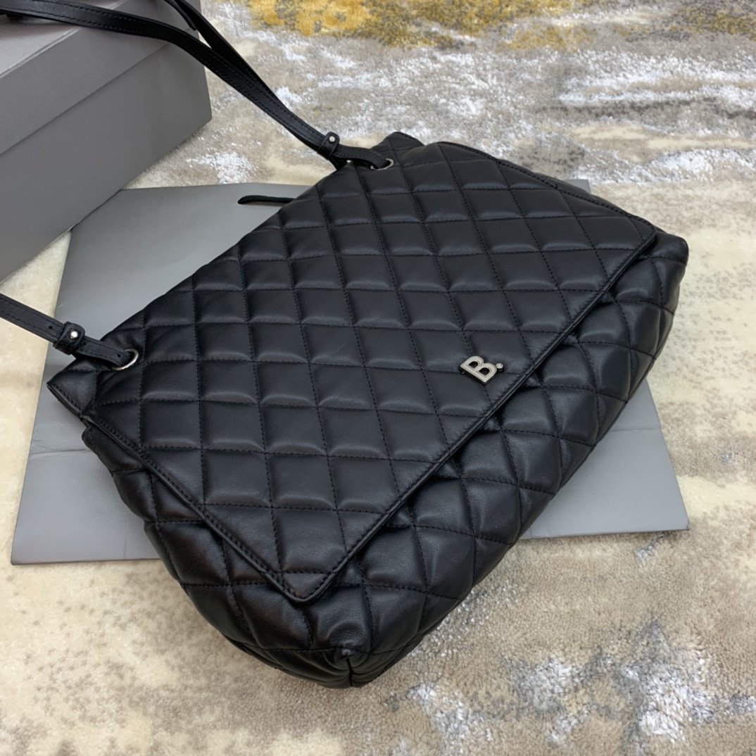 Ba1en*iaga Touch B. Shoulder Bag Quilted Large In Black For Women 14n/36cm