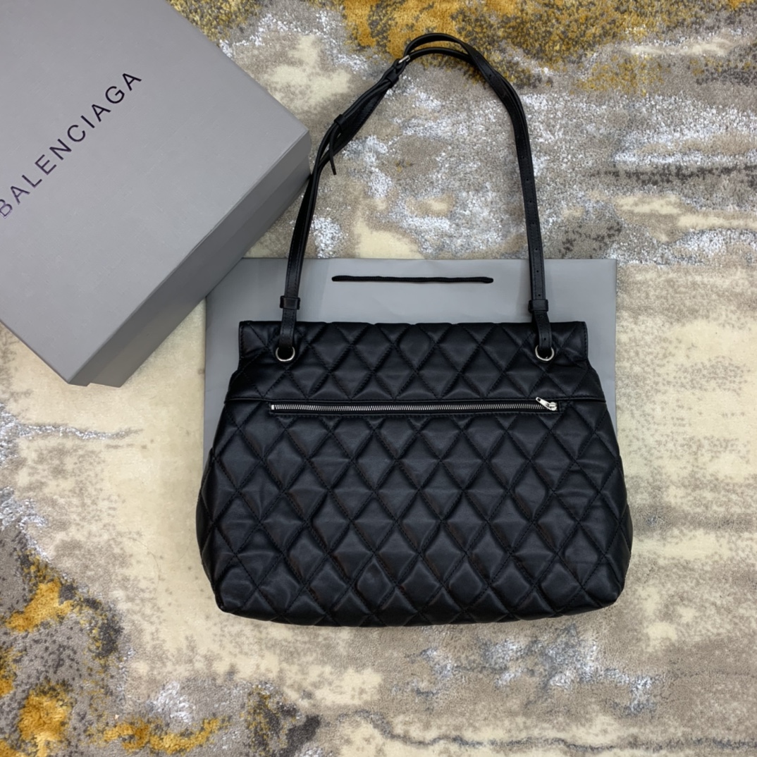 Ba1en*iaga Touch B. Shoulder Bag Quilted Large In Black For Women 14n/36cm
