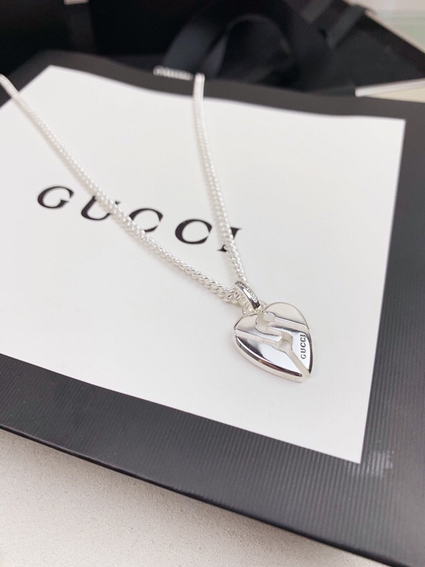 Gvc*1 Br0k*n Heart Necklace Silver Tone For Women