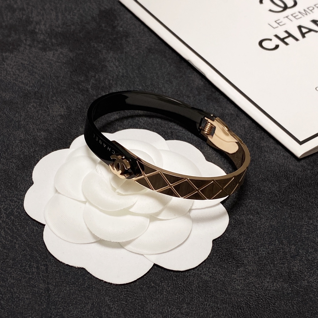 Ch**el CC Bracelet Gold For Women