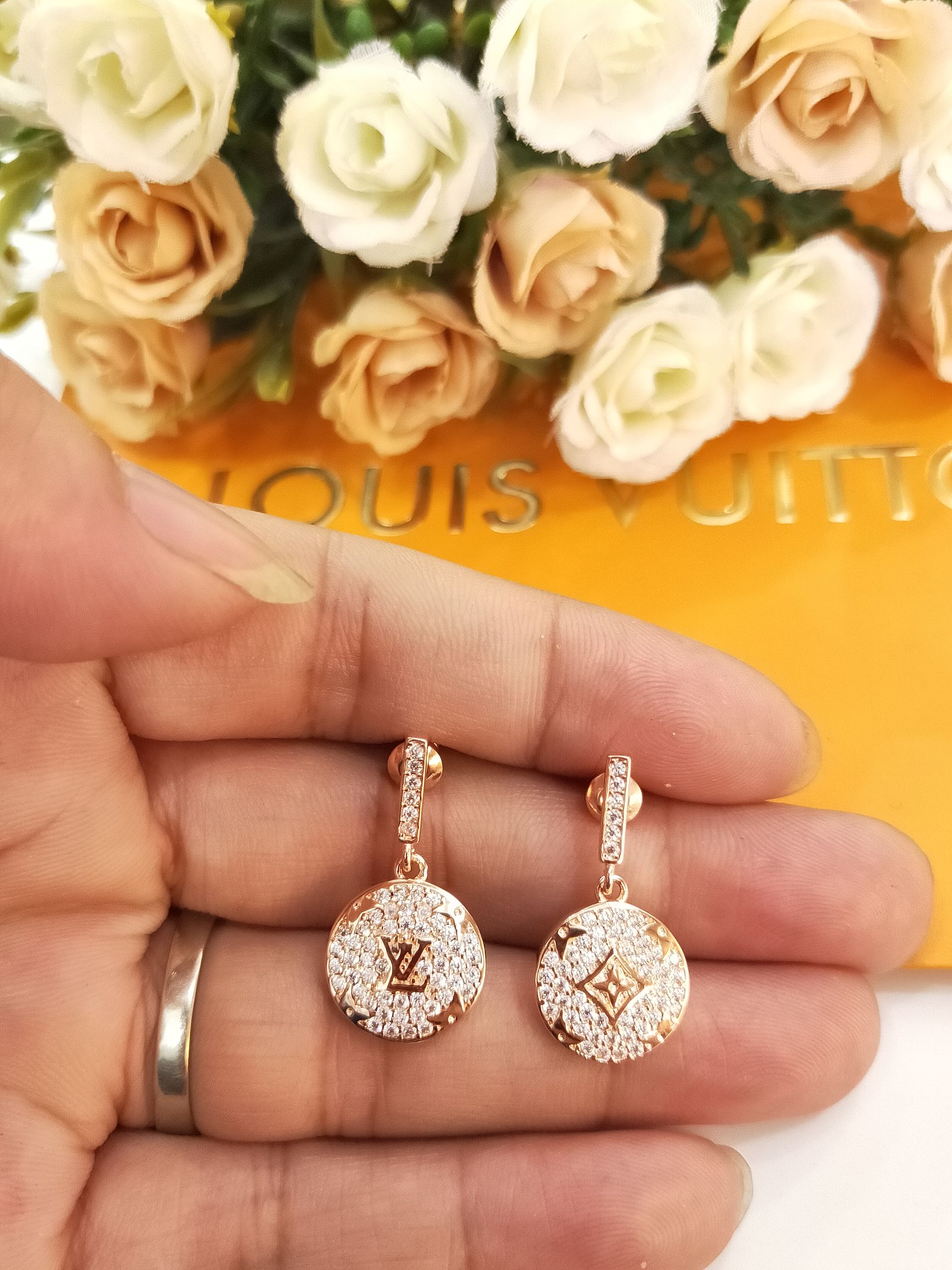 L0vis Vvtt0n Color Blossom Earrings Pink Gold Tone For Women