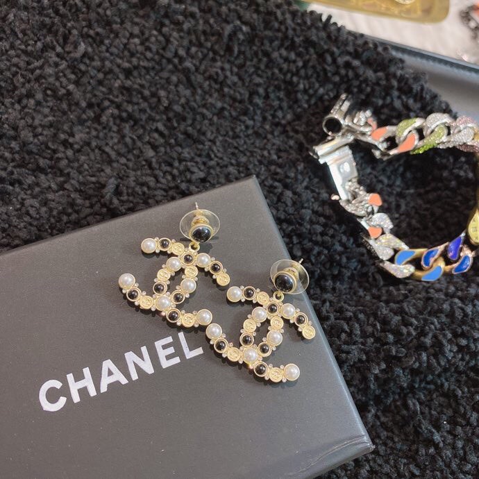 Ch**el Combinating White And Black Pearl Earrings Gold Tone For Women