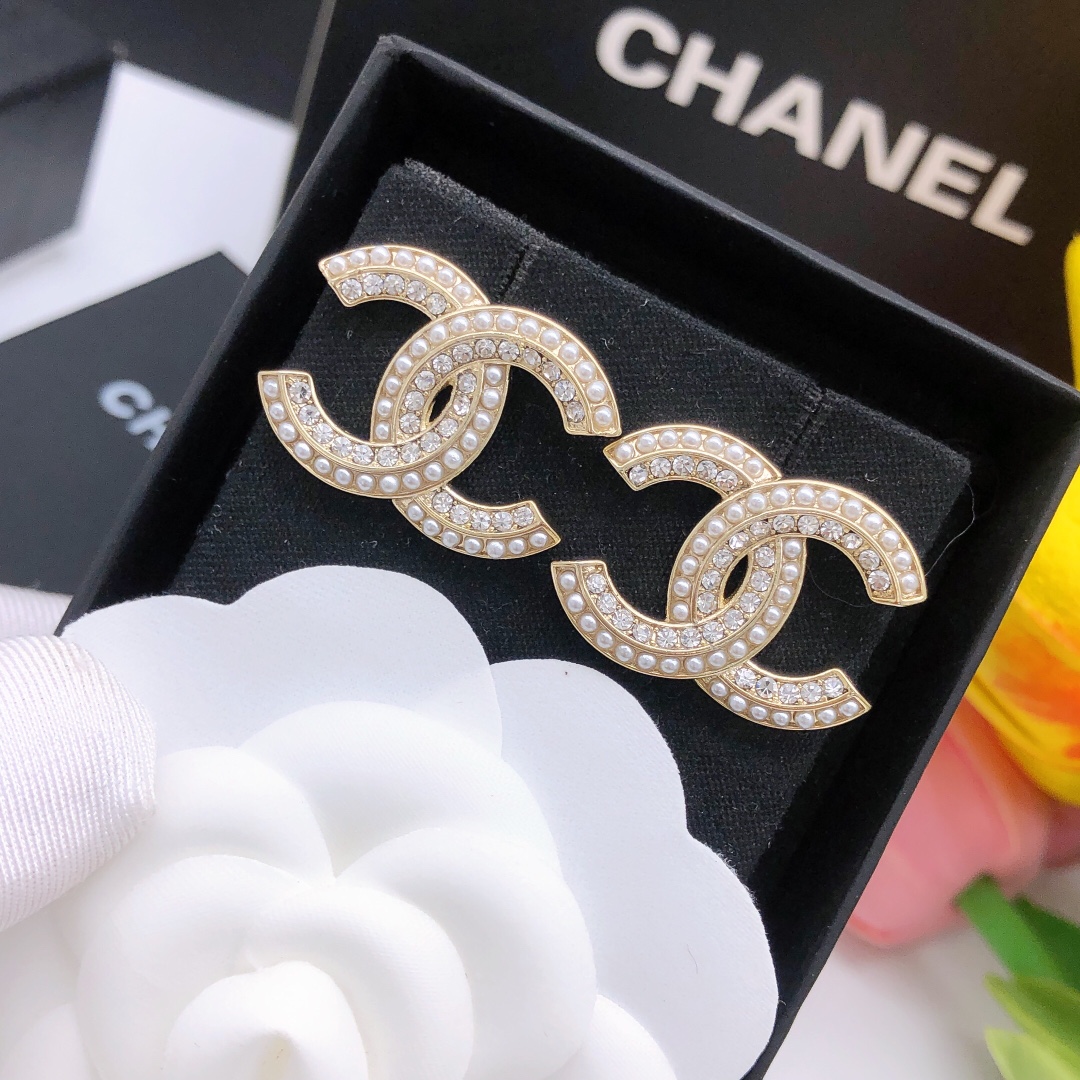 Ch**el Crystal CC Stud Earrings Gold For Women