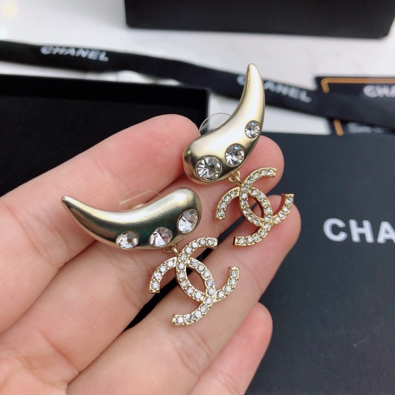 Ch**el Horn Shape Earrings Gold Tone For Women