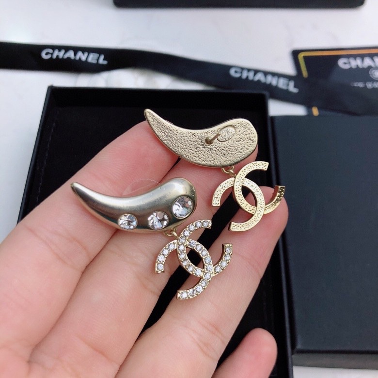 Ch**el Horn Shape Earrings Gold Tone For Women