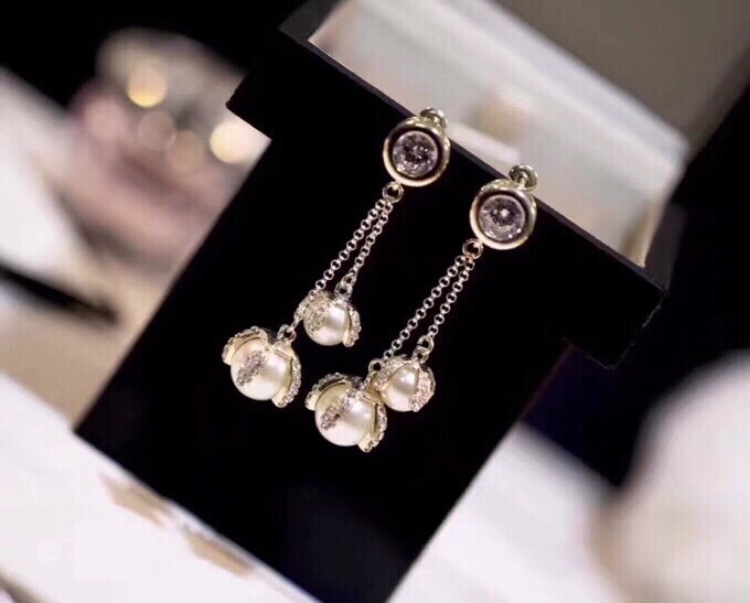 Ch**el Two Pearls Noble Earrings Silver Tone For Women