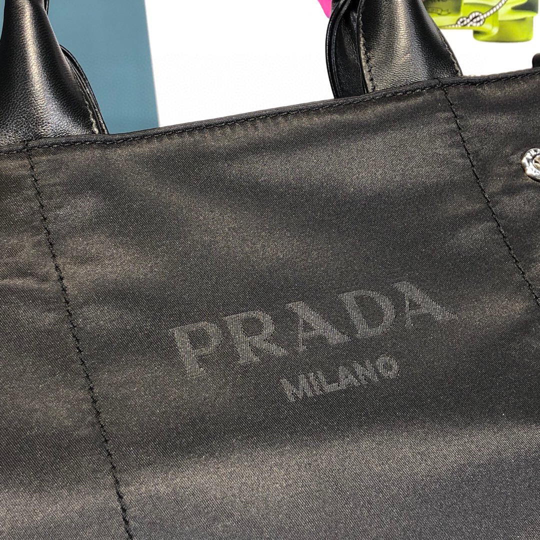 Pra*a Zip Pocket Chain Tote Bag Tessuto In Black For Women 11in/ 28cm