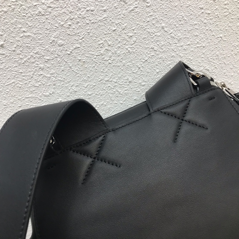 L0ew* Goya Backpack Black/Beige/Brown For Women 16.1in / 41cm