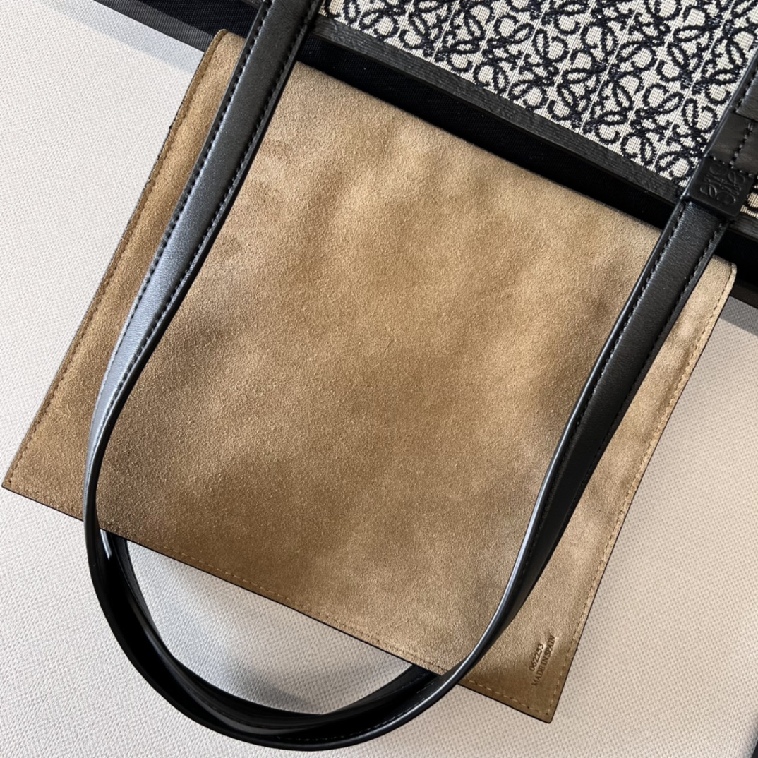 L0ew* T Tote bag in Anagram Black/Grey For Women 18.1in / 46cm B657Z73X03