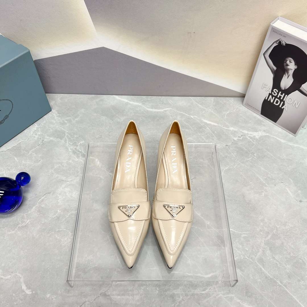 Pra*a Patent Pumps Cream For Women