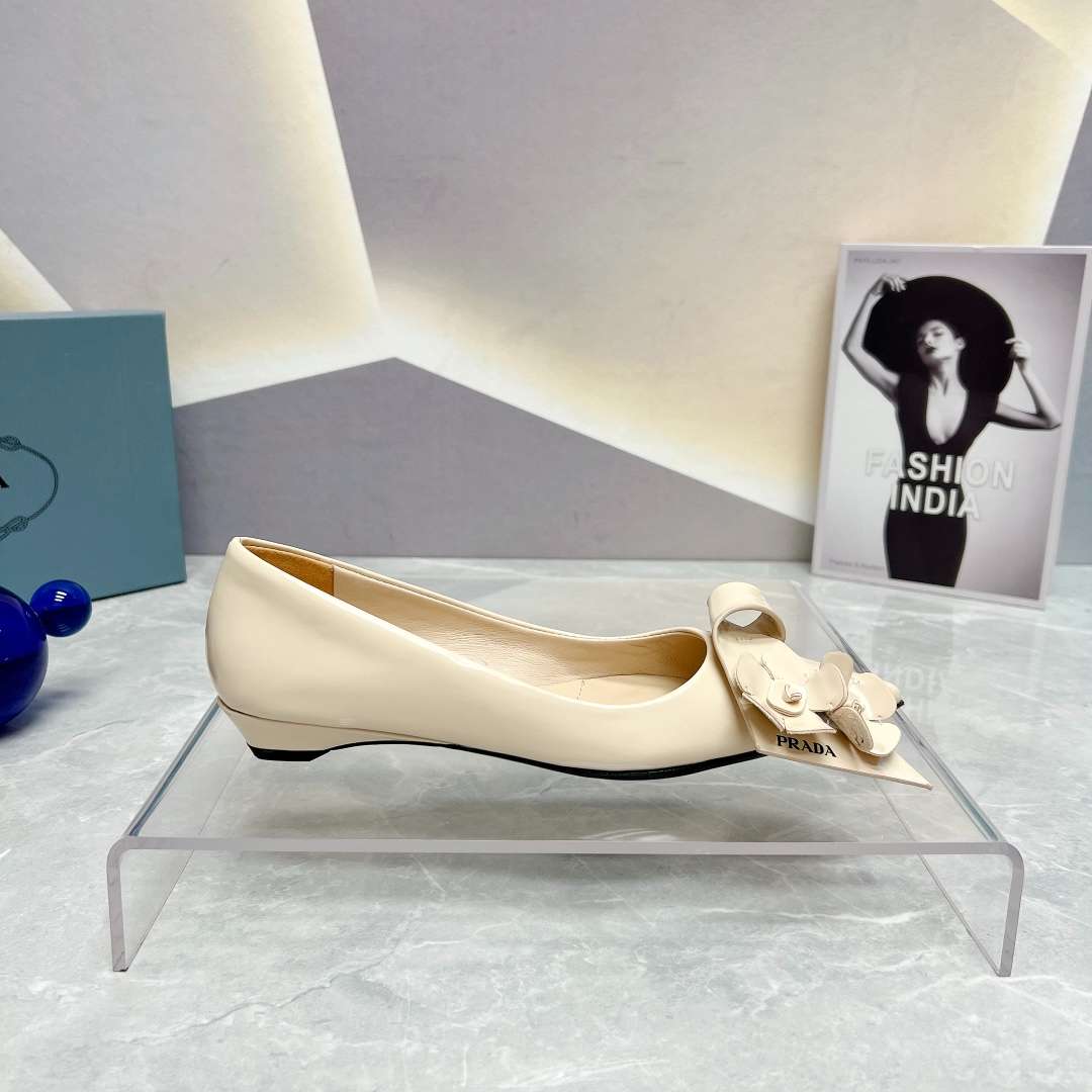 Pra*a Patent Pumps Cream For Women