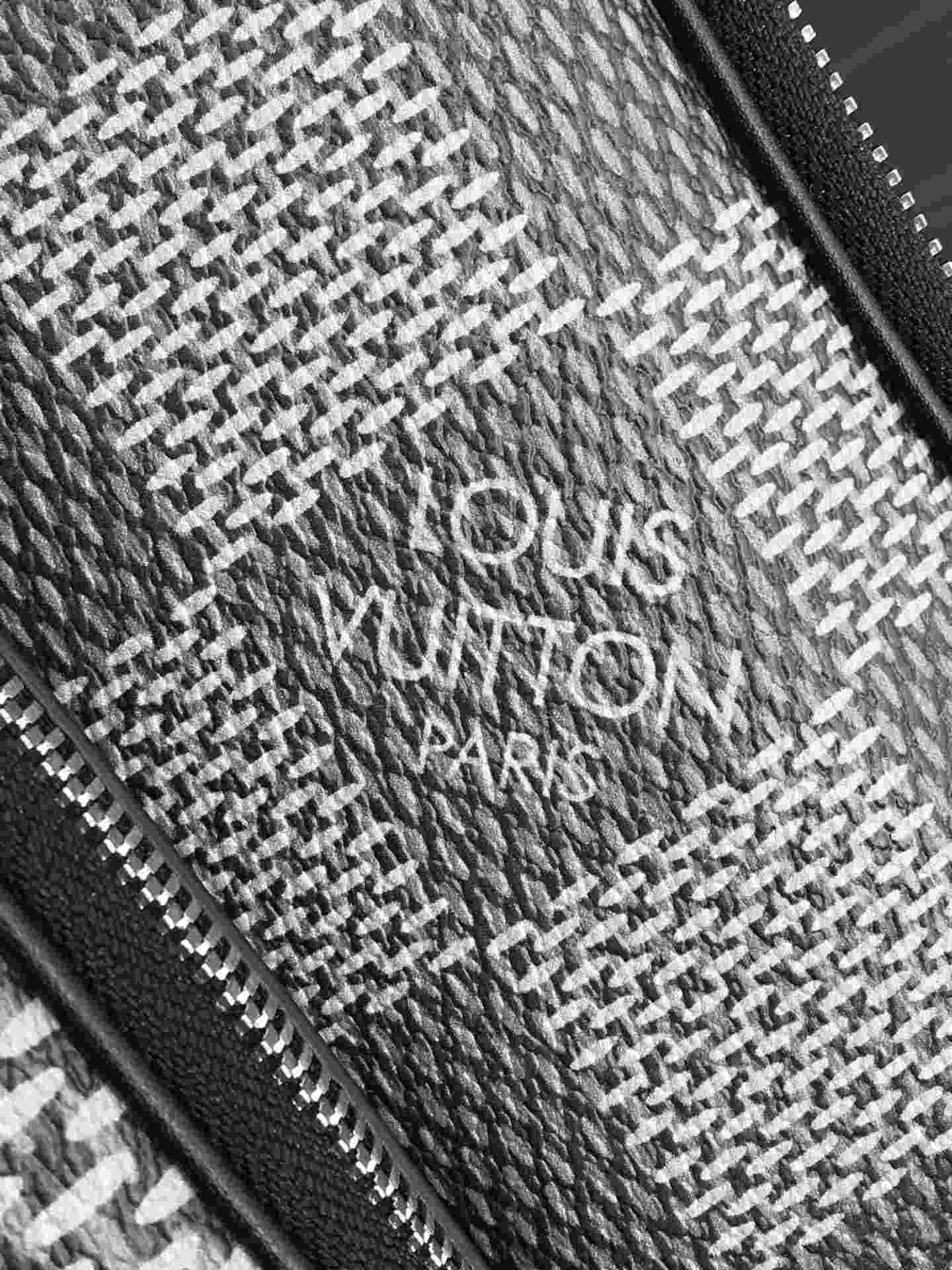 L0vis Vvtt0n Damier Graphite 3D Amazon Sling Bag Grey 21 cm/ 8.3 in