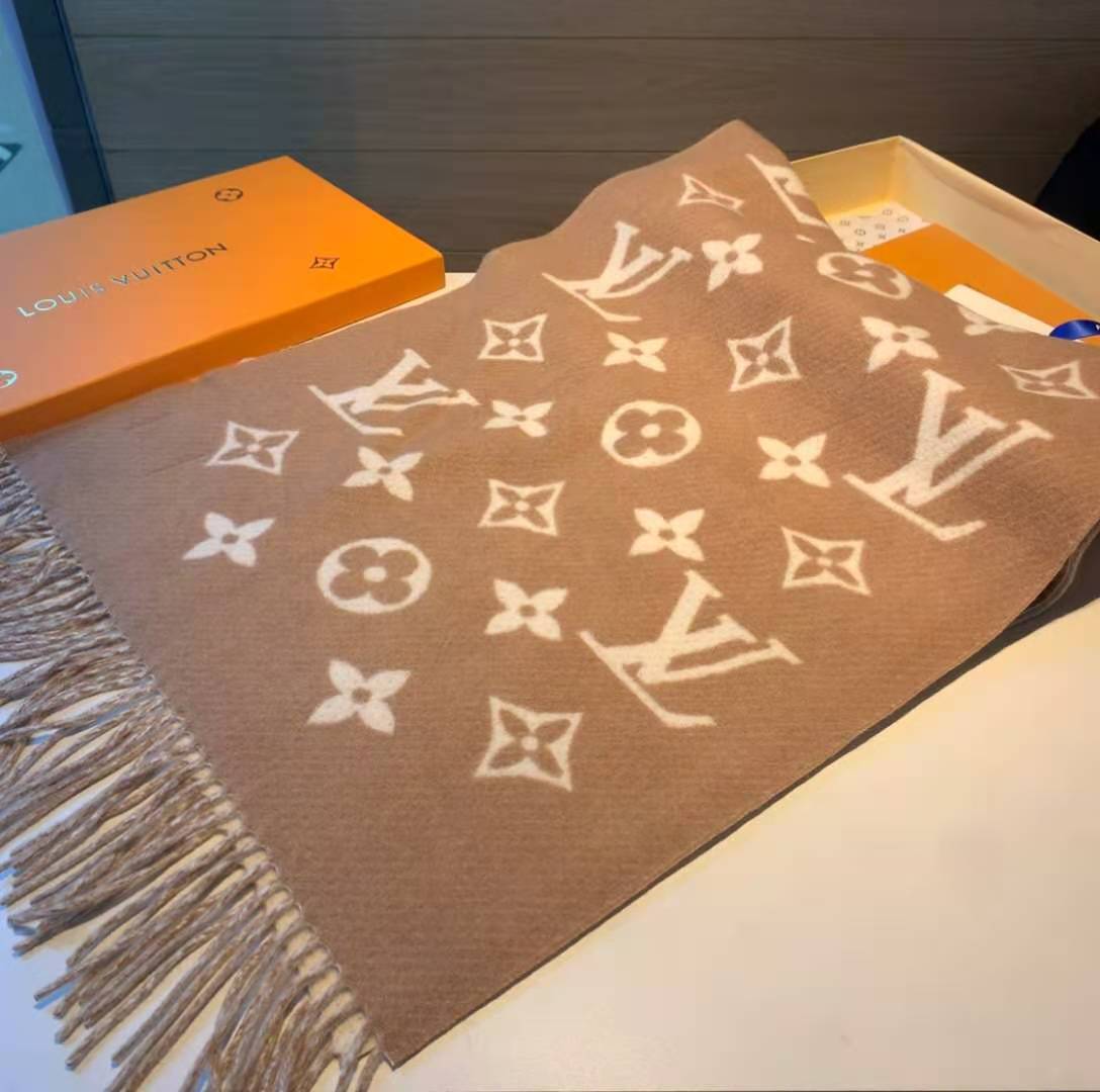 L0vis Vvtt0n LV Essential Scarf Brown For Women M77728