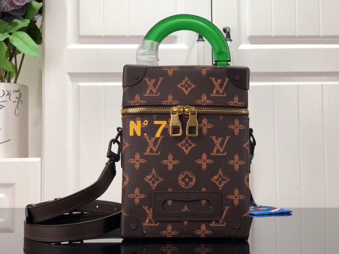 L0vis Vvtt0n Vertical Box Trunk Bag Monogram Brown For Women 8.6in/22cm