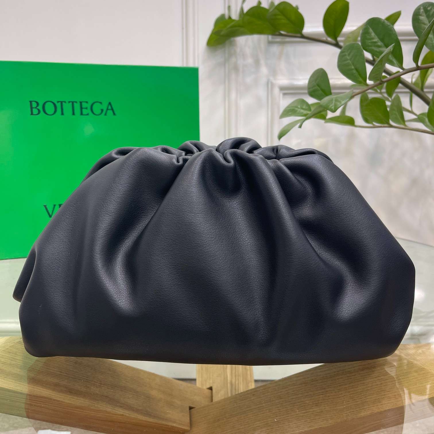 B0tt*ga Ven*ta Pouch Teak Black For Women 12.2in/31cm 690238V1BW0_8425