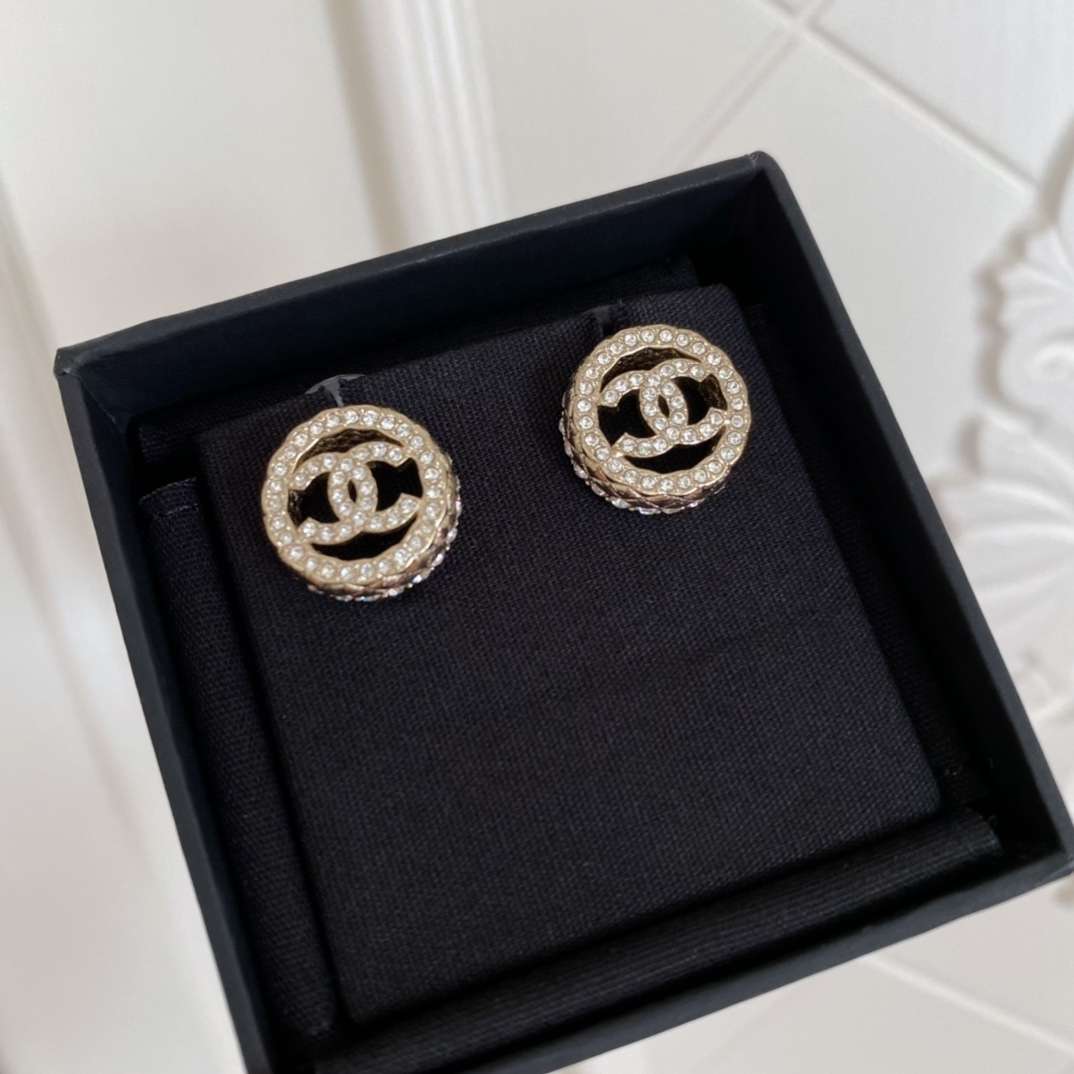 Ch**el Round D1am0nd Earrings Gold For Women