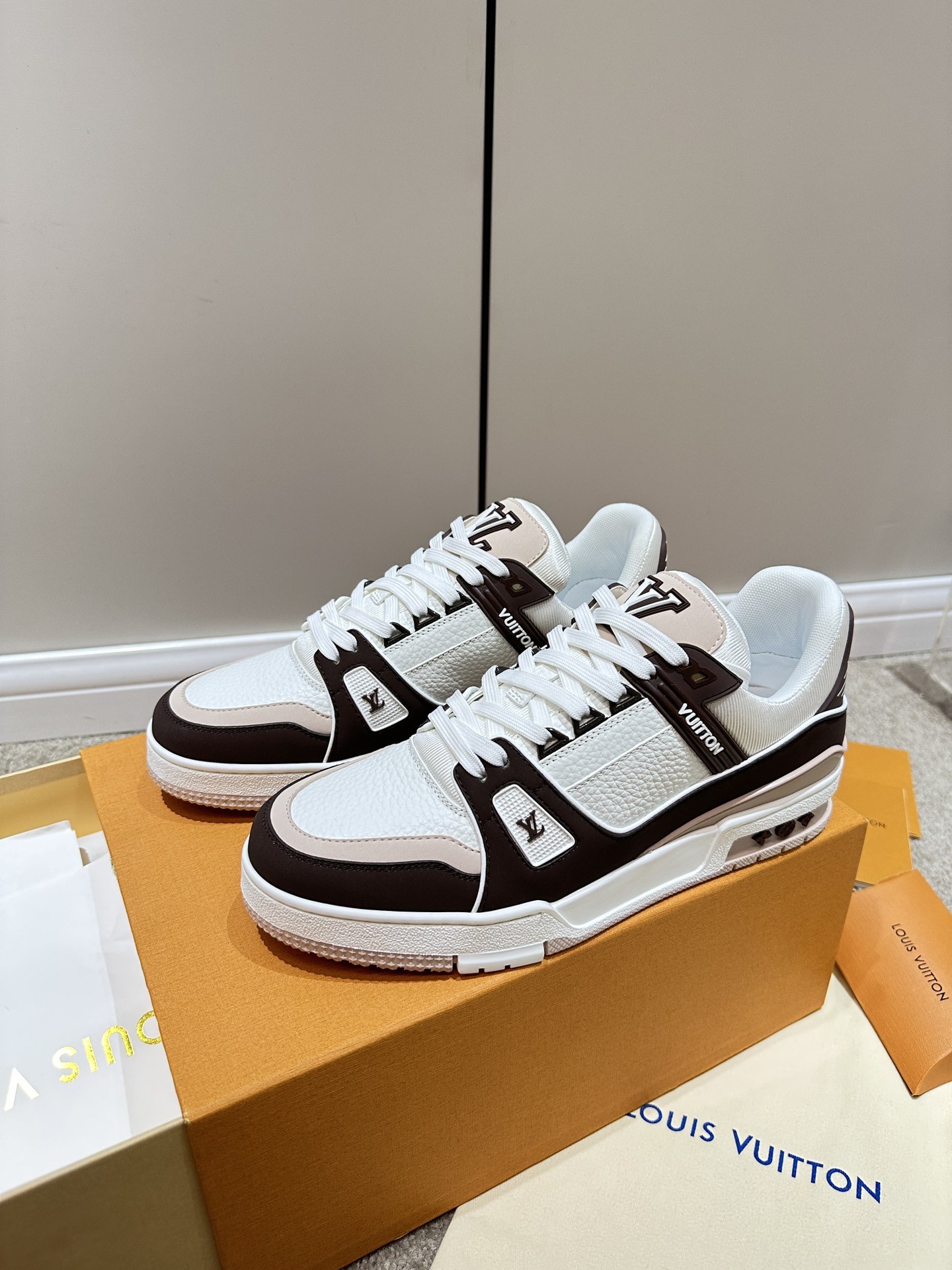 L0vis Vvtt0n LV Trainer Sneaker Dark Brown For Women