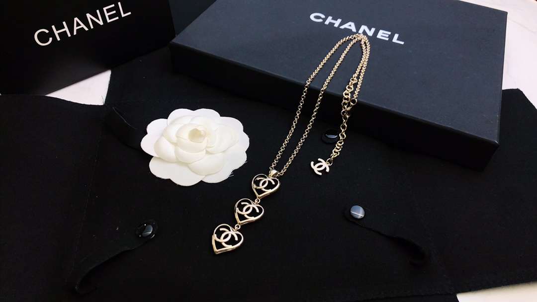 Ch**el Hollow C Heart-Shaped Necklace Gold For Women
