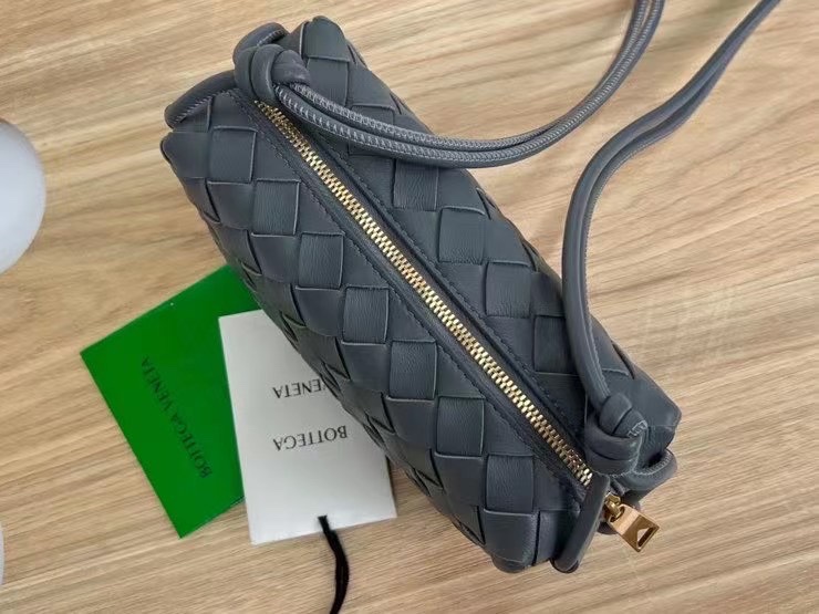 B0tt*ga Ven*ta Mini Loop Camera Bag Grey For Women 17cm / 6.7in 680254V1G111233