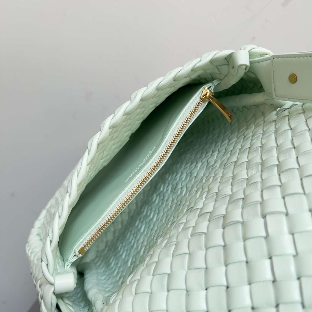 B0tt*ga Ven*ta Small Cobble Shoulder Bag White For Women 26cm / 12in 755109V3A513902