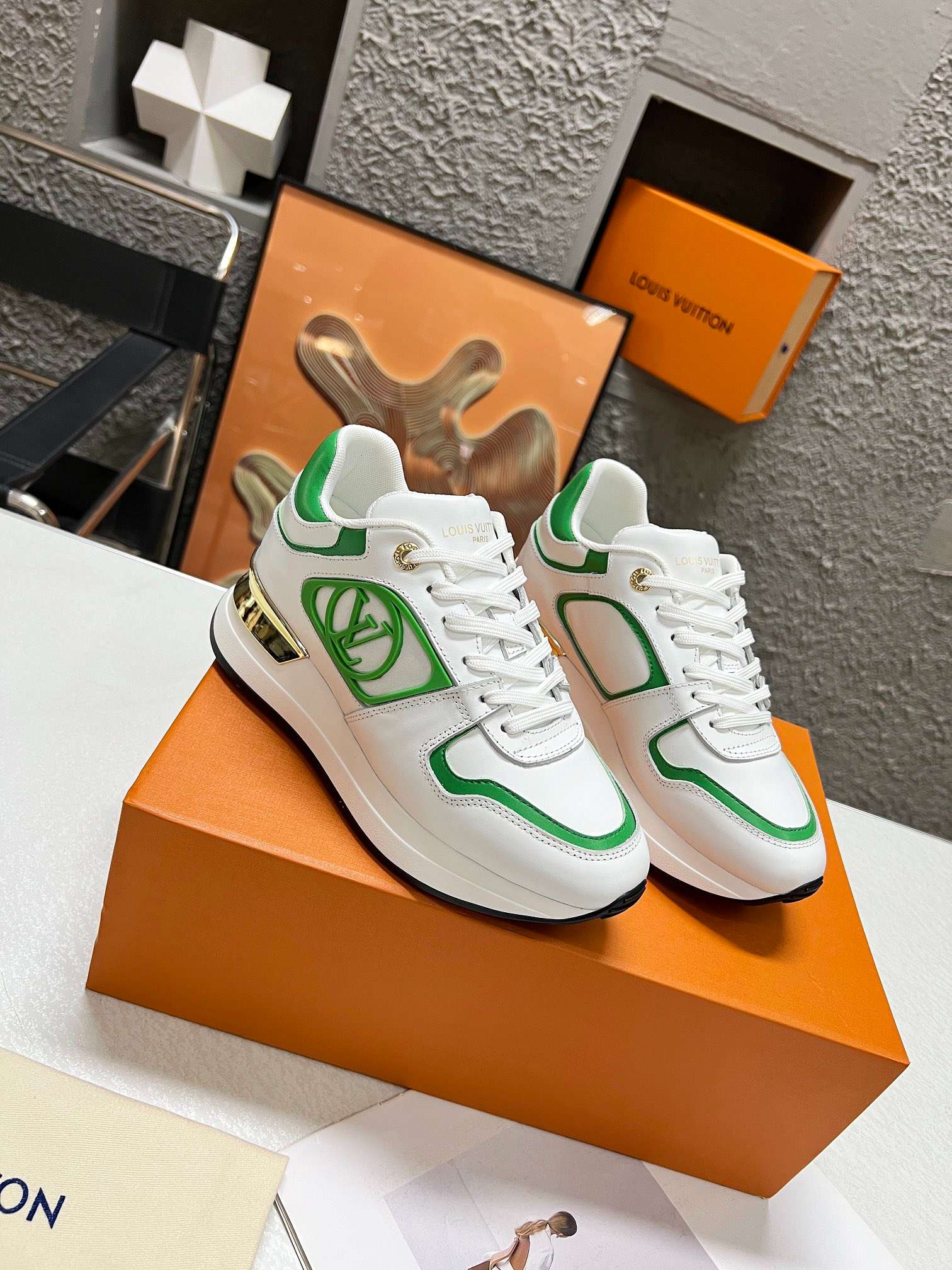 L0vis Vvtt0n Neo Run Away Sneaker White For Women