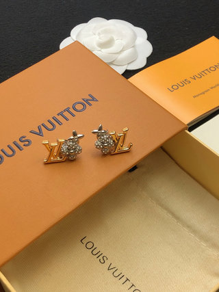 L0vis Vvtt0n Alphabet Earrings Gold For Women