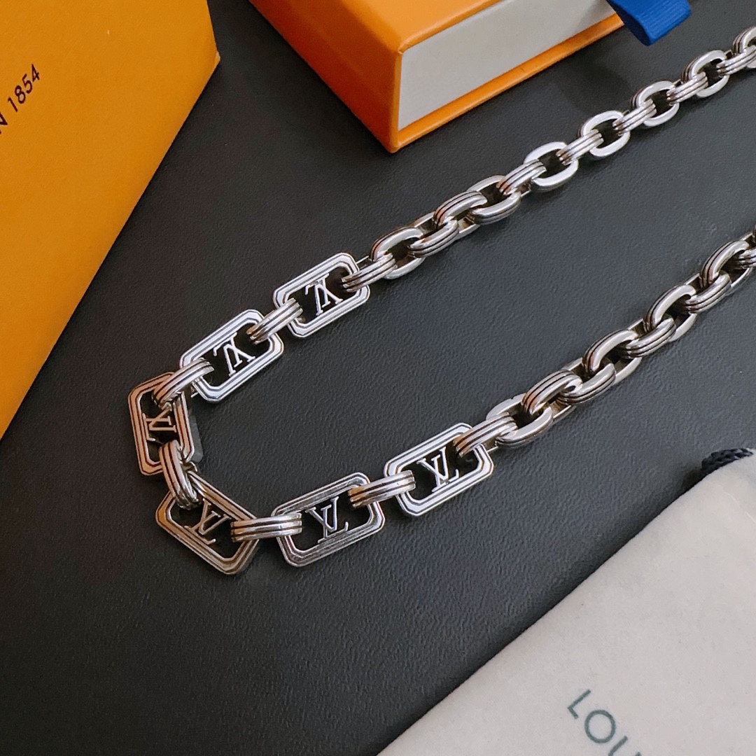 L0vis Vvtt0n Retro Necklace Silver For Women