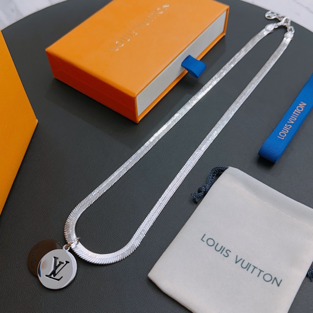 L0vis Vvtt0n Necklace Silver For Women
