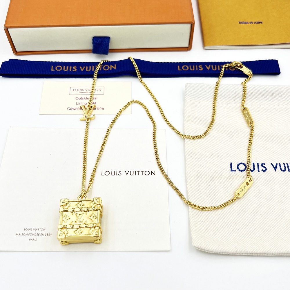 L0vis Vvtt0n The Trunk Locket Necklace Gold For Women