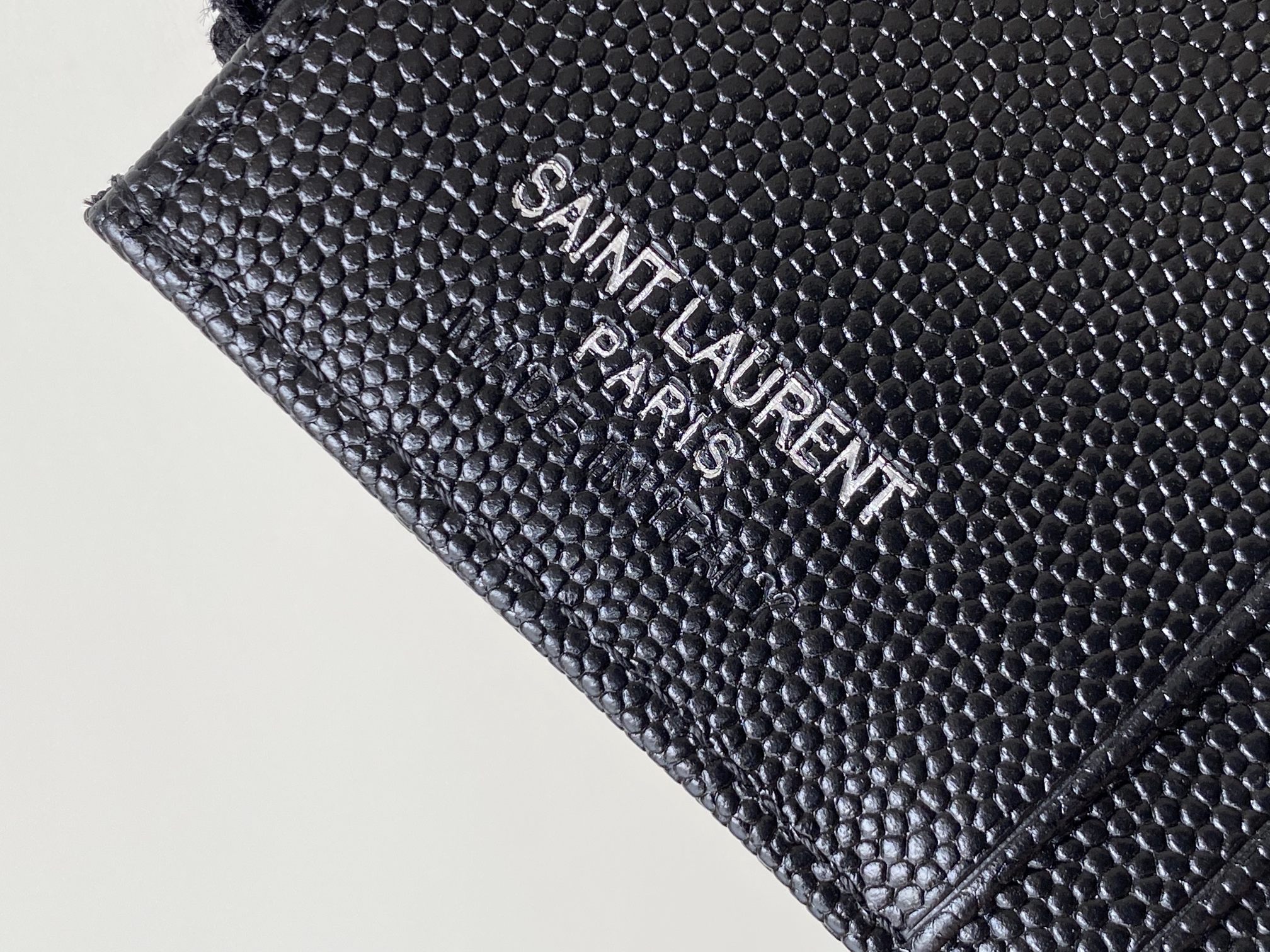 Sa1nt Lau*nt Cassandre Matelaseé Bi-Fold Wallet Black For Women 4.1in/10.5cm 575879BOW021000 Y51