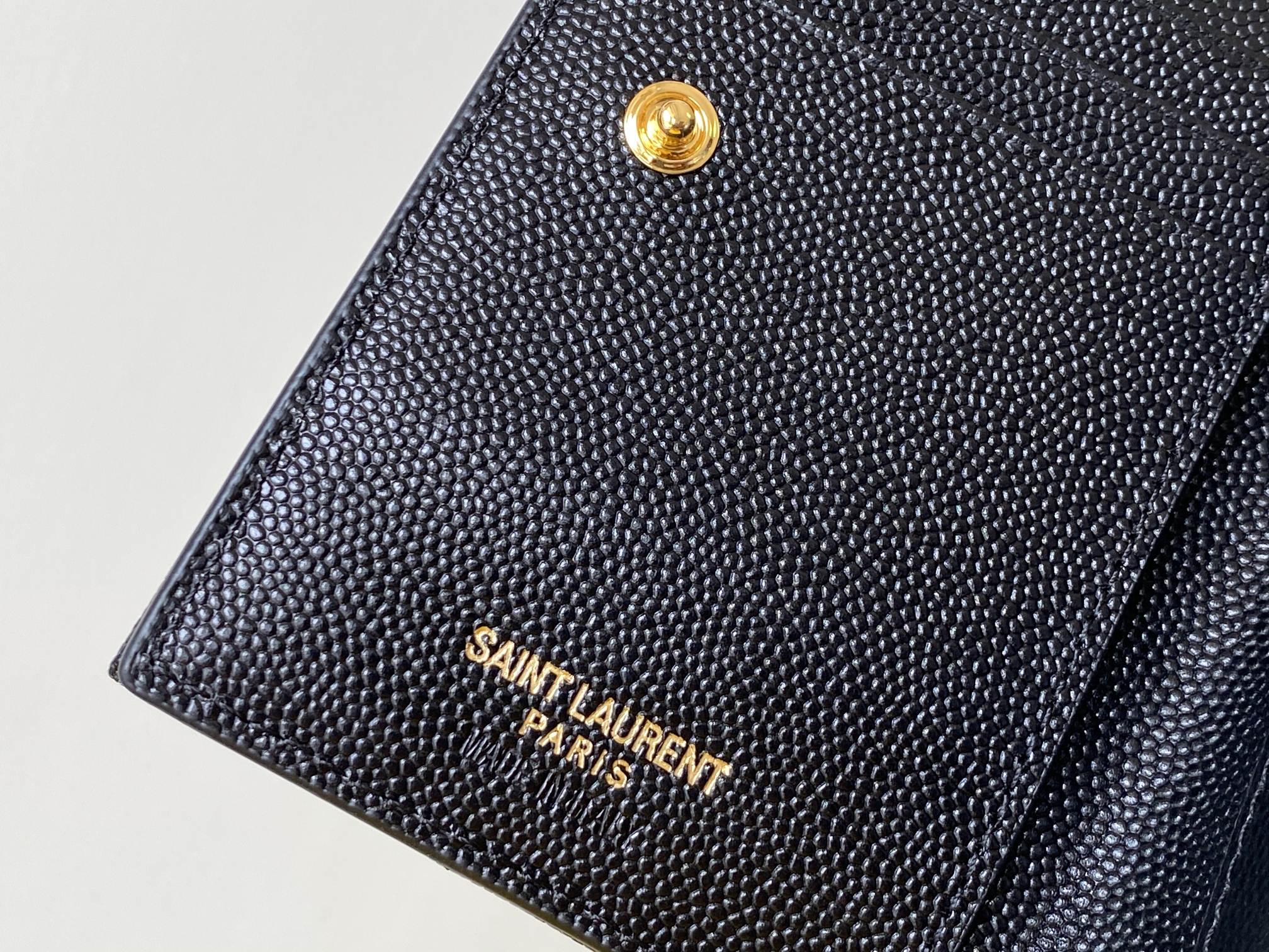 Sa1nt Lau*nt Cassandre Matelaseé Fragments Bi-Fold Wallet Black For Women 5.1in/13cm 668287BOW011000 Y51