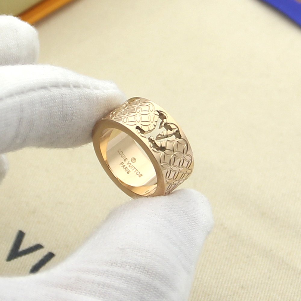 L0vis Vvtt0n Ring