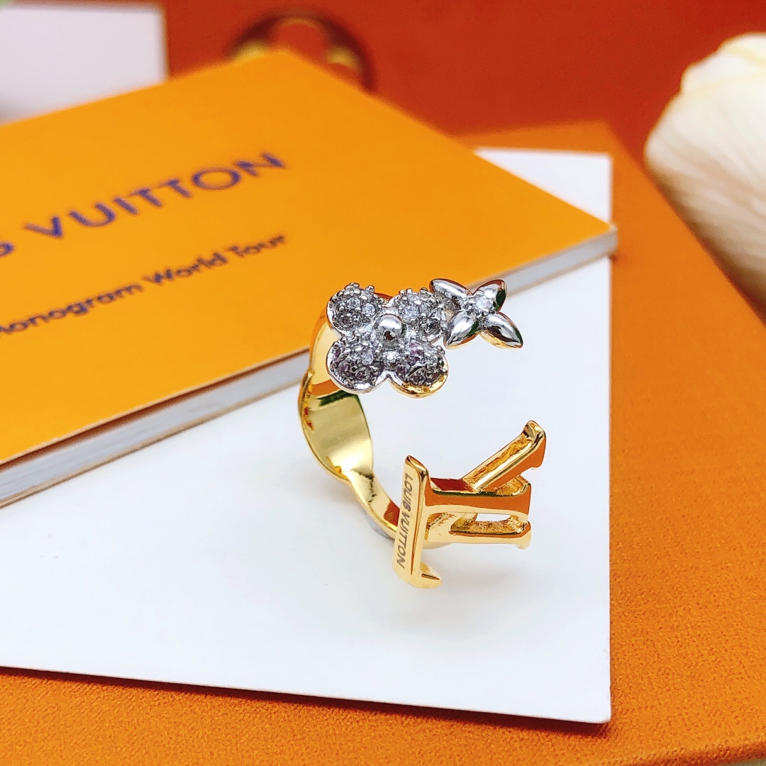 L0vis Vvtt0n Latest Ring Gold For Women