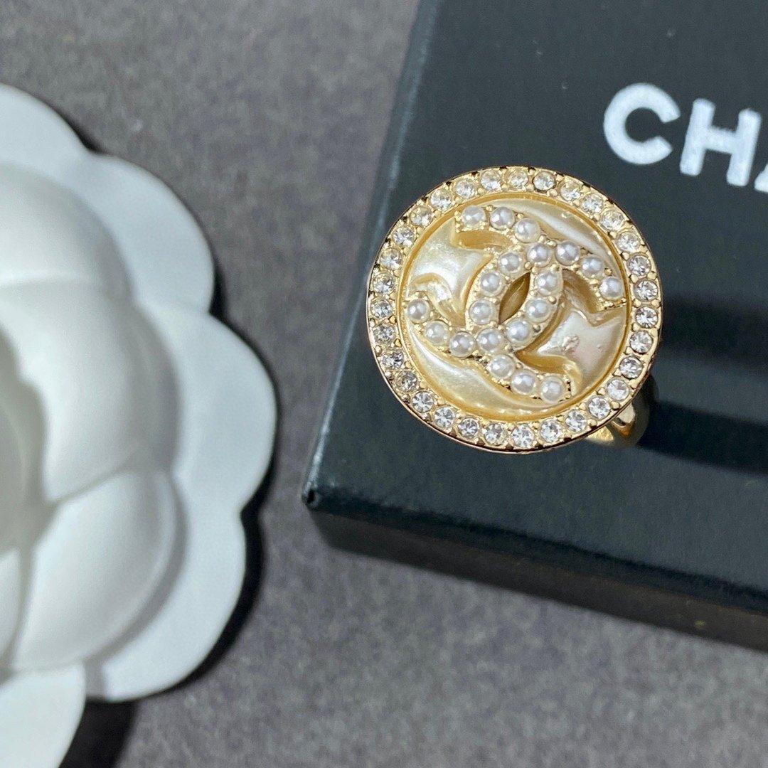 Ch**el Ring