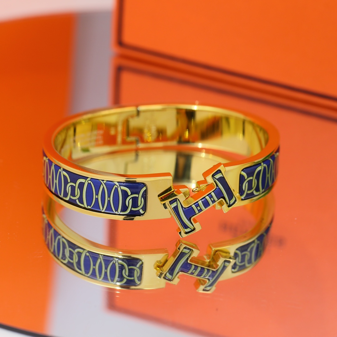 H**me5 Bracelet