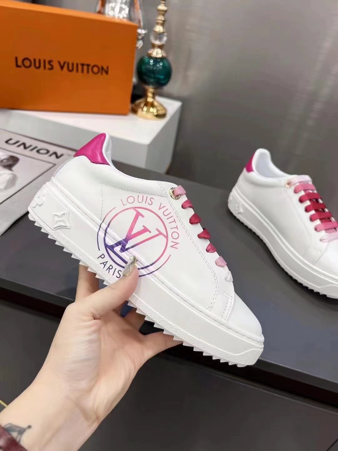L0vis Vvtt0n Women’s Time Out Sneaker Fuchsia Pink For Women LV 1AA1BN