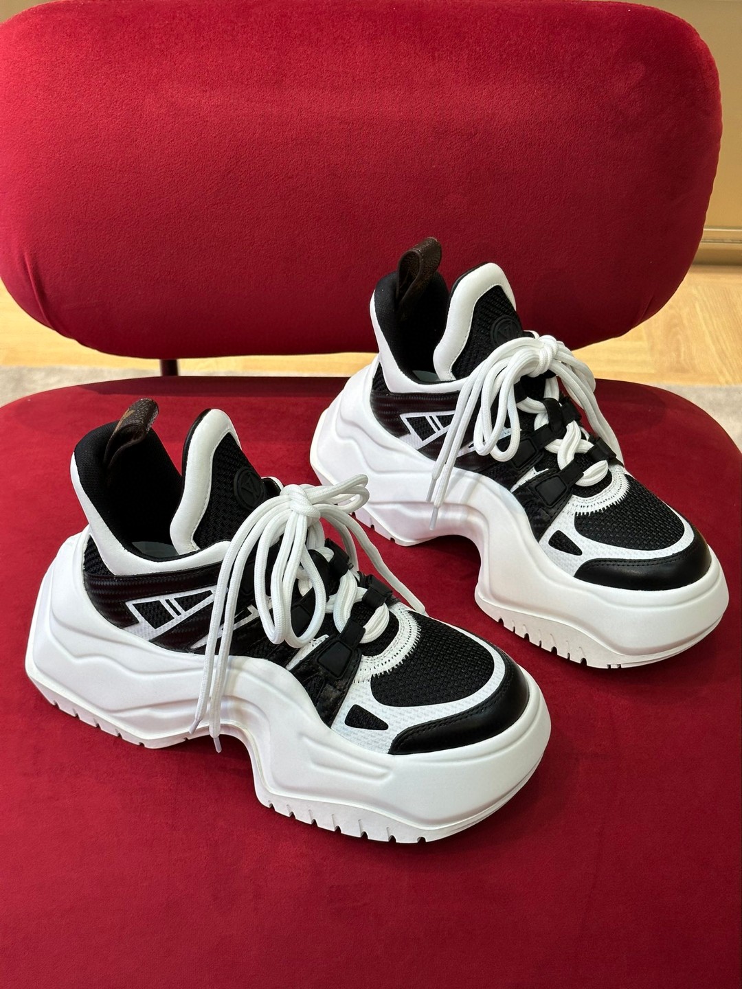 L0vis Vvtt0n LV Archlight Sneaker Black For Women