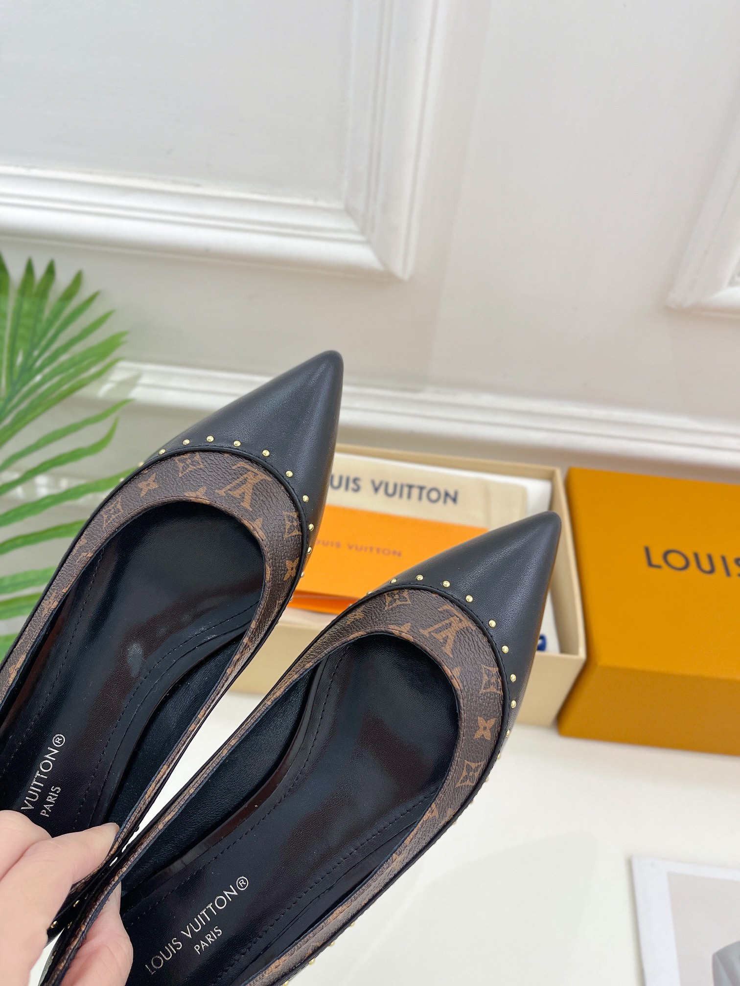 L0vis Vvtt0n Signature Flat Ballerina Black For Women 1AACKN