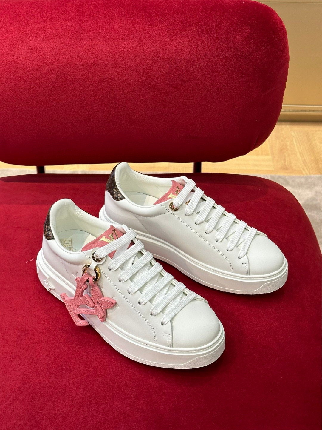 L0vis Vvtt0n Time Out Sneaker Pink For Women